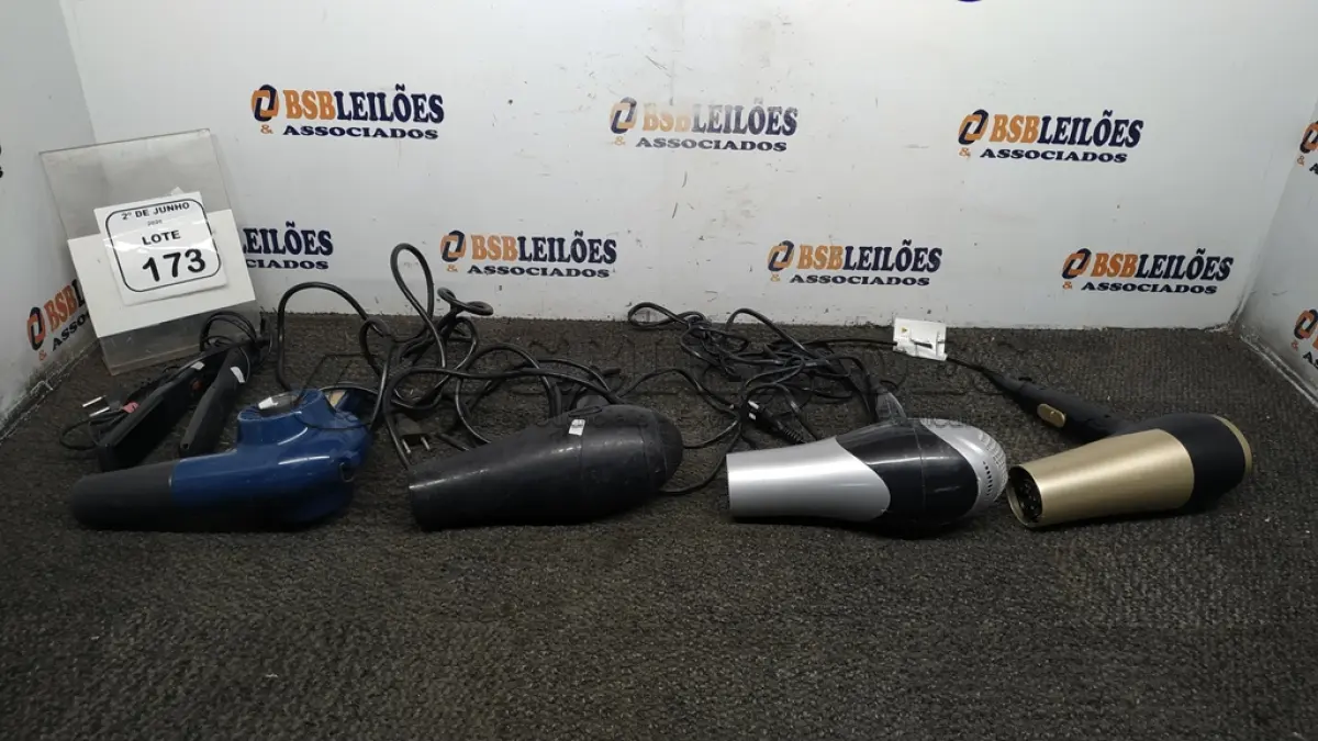 LOTE 173 - 01 PRANCHA DE CABELO E 04 SECADORES DE CABELO DE MARCAS E MODELOS DIVERSOS. (NO ESTADO) ATENÇÃO! FAZER A VISITAÇÃO ANTES DE ARREMATAR, NÃO SABEMOS SE FUNCIONA, LEILÃO NÃO TEM GARANTIA E NEM DEVOLUÇÃO, SUJEITO A POSSÍVEIS AVARIAS VISÍVEIS/OCULTAS E/OU AUSÊNCIA DE COMPONENTES.