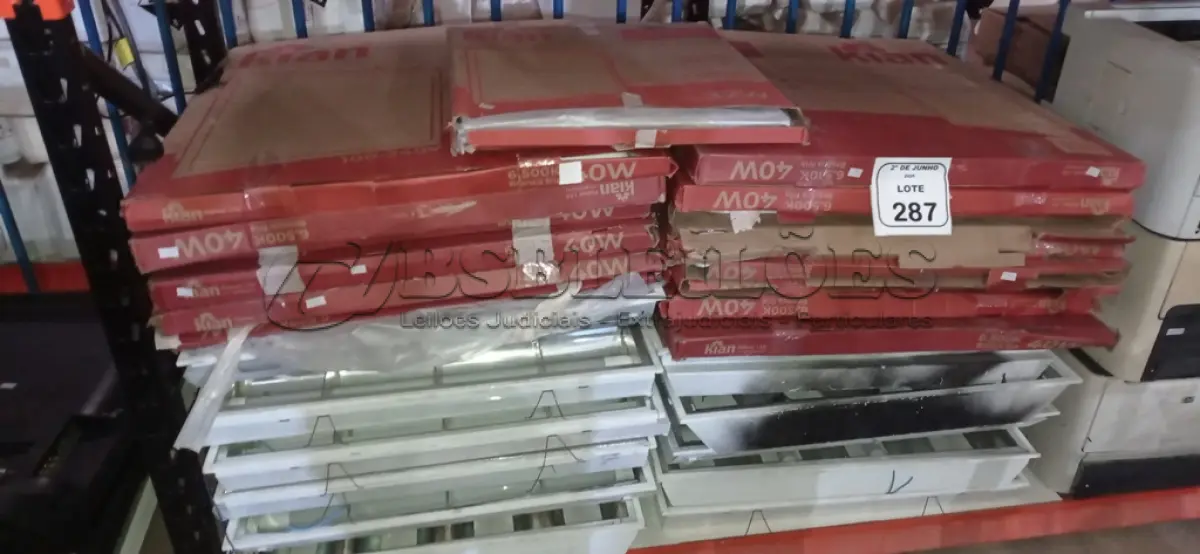 LOTE 287 - 01 LOTE COM VÁRIAS LUMINÁRIAS DE EMBUTIR E SOBREPOR DE MARCAS E MODELOS DIVERSOS. (NO ESTADO) ATENÇÃO! FAZER A VISITAÇÃO ANTES DE ARREMATAR, NÃO SABEMOS SE FUNCIONA, LEILÃO NÃO TEM GARANTIA E NEM DEVOLUÇÃO, SUJEITO A POSSÍVEIS AVARIAS VISÍVEIS/OCULTAS E/OU AUSÊNCIA DE COMPONENTES.