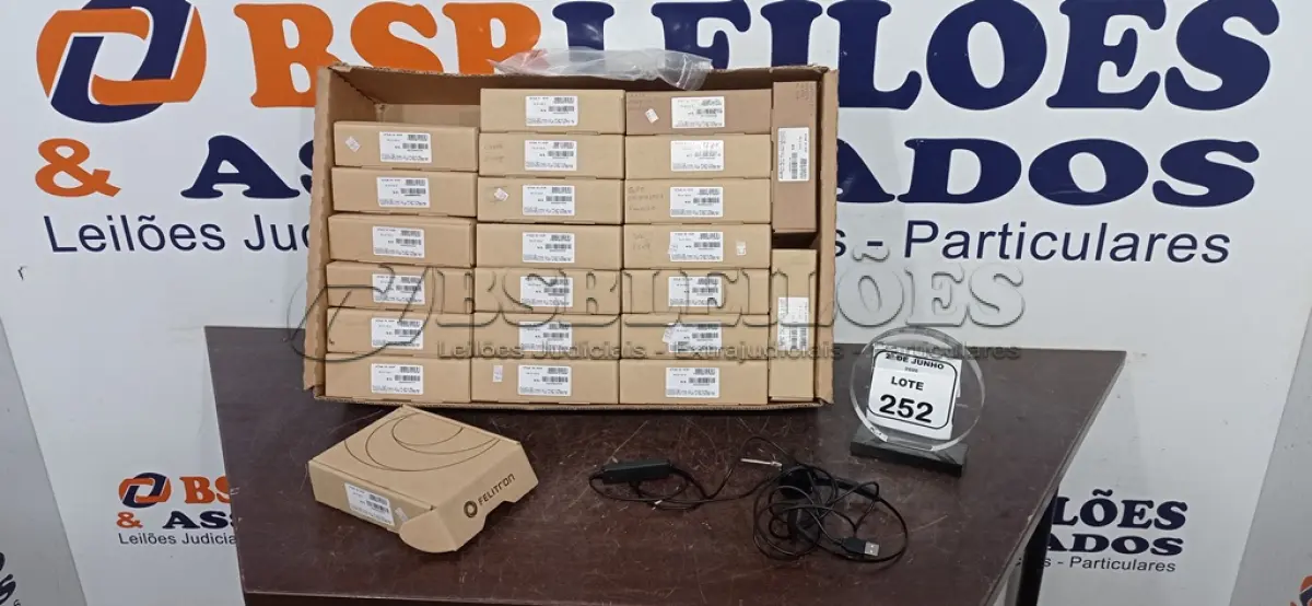 LOTE 252 - 01 LOTE COM GRANDE QUANTIDADE DE HEADSET MARCA FELITRON. (NO ESTADO) ATENÇÃO! FAZER A VISITAÇÃO ANTES DE ARREMATAR, NÃO SABEMOS SE FUNCIONA, LEILÃO NÃO TEM GARANTIA E NEM DEVOLUÇÃO, SUJEITO A POSSÍVEIS AVARIAS VISÍVEIS/OCULTAS E/OU AUSÊNCIA DE COMPONENTES.