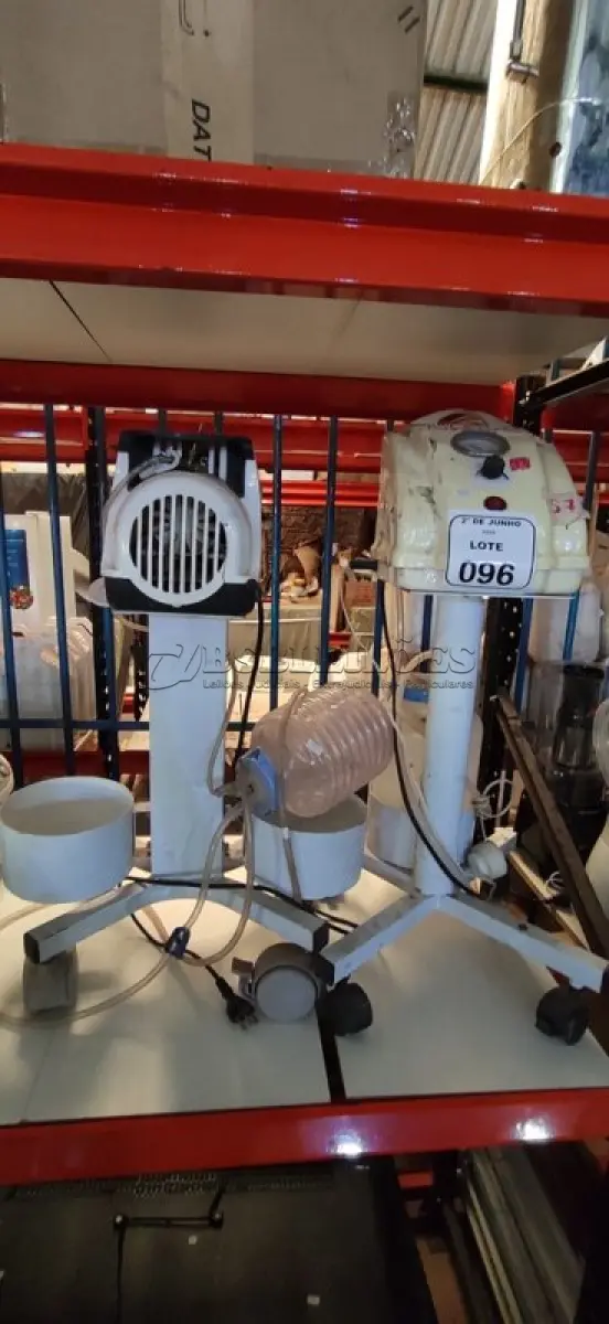 LOTE 096 - 02 ASPIRADORES CIRÚRGICOS. (NO ESTADO) ATENÇÃO! FAZER A VISITAÇÃO ANTES DE ARREMATAR, NÃO SABEMOS SE FUNCIONA, LEILÃO NÃO TEM GARANTIA E NEM DEVOLUÇÃO, SUJEITO A POSSÍVEIS AVARIAS VISÍVEIS/OCULTAS E/OU AUSÊNCIA DE COMPONENTES.