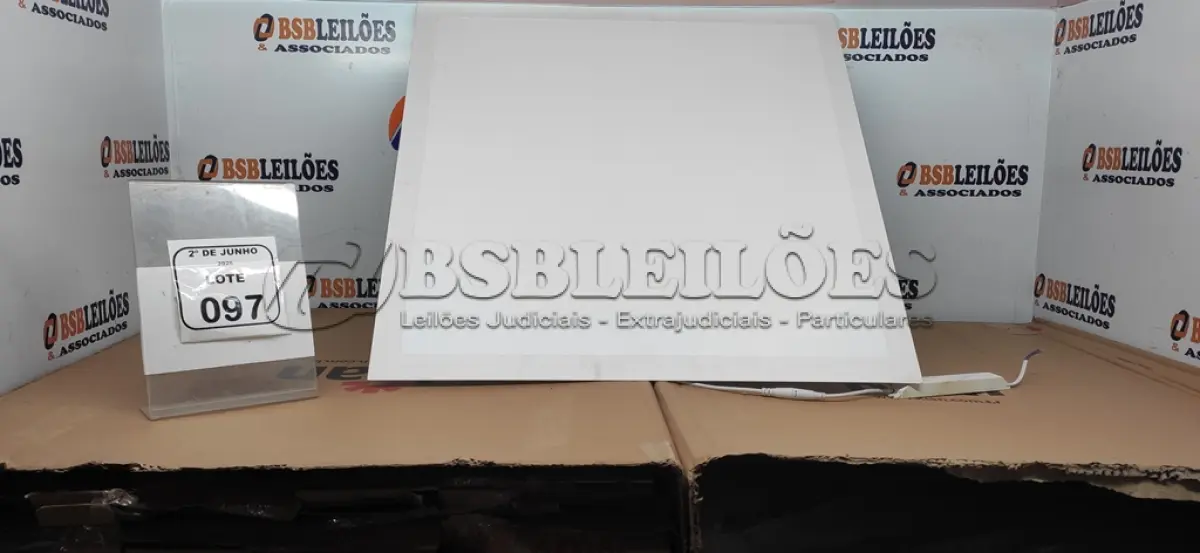 LOTE 097 - 10 LUMINÁRIAS DE EMBUTIR DE 40W MARCA KIAN. (NO ESTADO) ATENÇÃO! FAZER A VISITAÇÃO ANTES DE ARREMATAR, NÃO SABEMOS SE FUNCIONA, LEILÃO NÃO TEM GARANTIA E NEM DEVOLUÇÃO, SUJEITO A POSSÍVEIS AVARIAS VISÍVEIS/OCULTAS E/OU AUSÊNCIA DE COMPONENTES.
