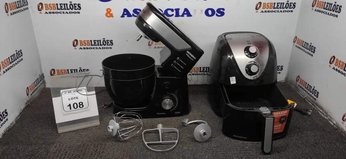 LOTE 108 - 01 BATEDEIRA PLANETÁRIA 220V MARCA MONDIAL E 01 AIR FRYER 5L 220V MARCA MONDIA. (NO ESTADO) ATENÇÃO! FAZER A VISITAÇÃO ANTES DE ARREMATAR, NÃO SABEMOS SE FUNCIONA, LEILÃO NÃO TEM GARANTIA E NEM DEVOLUÇÃO, SUJEITO A POSSÍVEIS AVARIAS VISÍVEIS/OCULTAS E/OU AUSÊNCIA DE COMPONENTES.