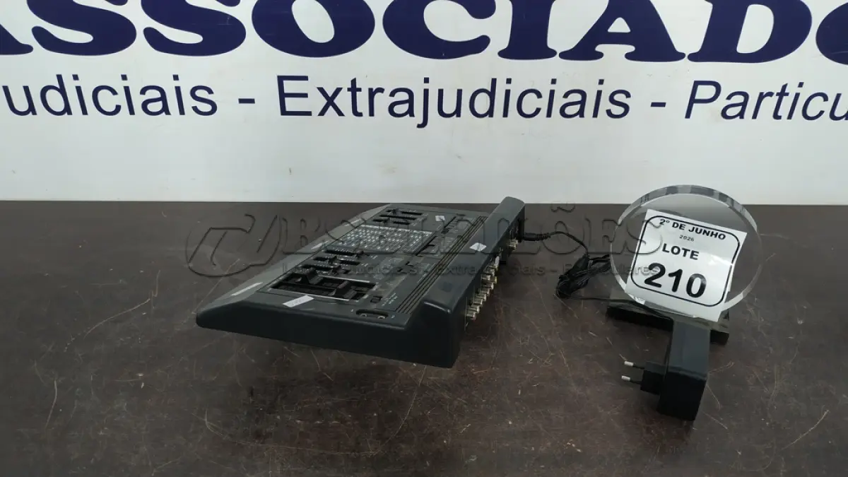 LOTE 210 - 01 MIXER DE EFEITOS ÁUDIO E VÍDEO MODELO V-6300 MARCA AMBICO. (NO ESTADO) ATENÇÃO! FAZER A VISITAÇÃO ANTES DE ARREMATAR, NÃO SABEMOS SE FUNCIONA, LEILÃO NÃO TEM GARANTIA E NEM DEVOLUÇÃO, SUJEITO A POSSÍVEIS AVARIAS VISÍVEIS/OCULTAS E/OU AUSÊNCIA DE COMPONENTES.