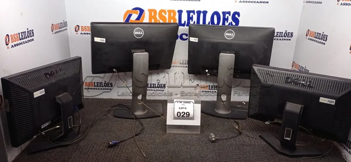 LOTE 029 - 04 MONITORES DE MARCAS E MODELOS DIVERSOS. (NO ESTADO) ATENÇÃO! FAZER A VISITAÇÃO ANTES DE ARREMATAR, NÃO SABEMOS SE FUNCIONA, LEILÃO NÃO TEM GARANTIA E NEM DEVOLUÇÃO, SUJEITO A POSSÍVEIS AVARIAS VISÍVEIS/OCULTAS E/OU AUSÊNCIA DE COMPONENTES.