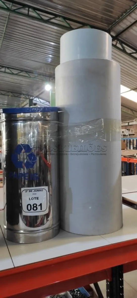 LOTE 081 - 04 LIXEIRAS DE TAMANHOS E MATERIAIS DIVERSOS. (NO ESTADO) ATENÇÃO! FAZER A VISITAÇÃO ANTES DE ARREMATAR, NÃO SABEMOS SE FUNCIONA, LEILÃO NÃO TEM GARANTIA E NEM DEVOLUÇÃO, SUJEITO A POSSÍVEIS AVARIAS VISÍVEIS/OCULTAS E/OU AUSÊNCIA DE COMPONENTES.