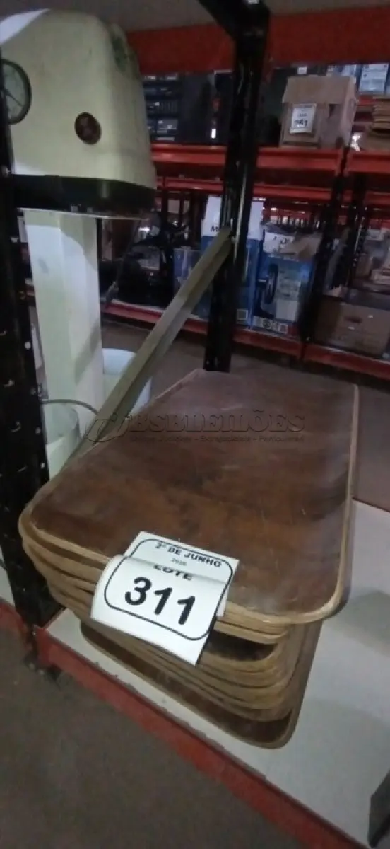 LOTE 311 - 20 PLACAS DE MADEIRA. (NO ESTADO) ATENÇÃO! FAZER A VISITAÇÃO ANTES DE ARREMATAR, NÃO SABEMOS SE FUNCIONA, LEILÃO NÃO TEM GARANTIA E NEM DEVOLUÇÃO, SUJEITO A POSSÍVEIS AVARIAS VISÍVEIS/OCULTAS E/OU AUSÊNCIA DE COMPONENTES.