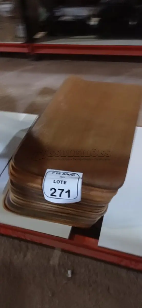 LOTE 271 - 20 PLACAS DE MADEIRA. (NO ESTADO) ATENÇÃO! FAZER A VISITAÇÃO ANTES DE ARREMATAR, NÃO SABEMOS SE FUNCIONA, LEILÃO NÃO TEM GARANTIA E NEM DEVOLUÇÃO, SUJEITO A POSSÍVEIS AVARIAS VISÍVEIS/OCULTAS E/OU AUSÊNCIA DE COMPONENTES.