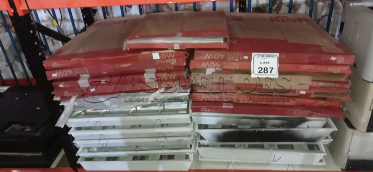 LOTE 287 - 01 LOTE COM VÁRIAS LUMINÁRIAS DE EMBUTIR E SOBREPOR DE MARCAS E MODELOS DIVERSOS. (NO ESTADO) ATENÇÃO! FAZER A VISITAÇÃO ANTES DE ARREMATAR, NÃO SABEMOS SE FUNCIONA, LEILÃO NÃO TEM GARANTIA E NEM DEVOLUÇÃO, SUJEITO A POSSÍVEIS AVARIAS VISÍVEIS/OCULTAS E/OU AUSÊNCIA DE COMPONENTES.