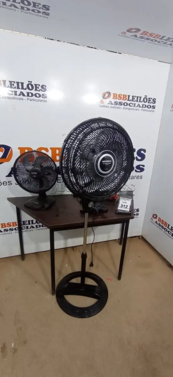 LOTE 312 - 02 VENTILADORES 220V MAR MONDIAL E 01 ASPIRADO DE PÓ MARCA MONDIAL. (NO ESTADO) ATENÇÃO! FAZER A VISITAÇÃO ANTES DE ARREMATAR, NÃO SABEMOS SE FUNCIONA, LEILÃO NÃO TEM GARANTIA E NEM DEVOLUÇÃO, SUJEITO A POSSÍVEIS AVARIAS VISÍVEIS/OCULTAS E/OU AUSÊNCIA DE COMPONENTES.