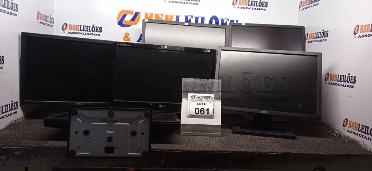 LOTE 061 - 06 MONITORES DE MARCAS E MODELOS DIVERSOS. (NO ESTADO) ATENÇÃO! FAZER A VISITAÇÃO ANTES DE ARREMATAR, NÃO SABEMOS SE FUNCIONA, LEILÃO NÃO TEM GARANTIA E NEM DEVOLUÇÃO, SUJEITO A POSSÍVEIS AVARIAS VISÍVEIS/OCULTAS E/OU AUSÊNCIA DE COMPONENTES.