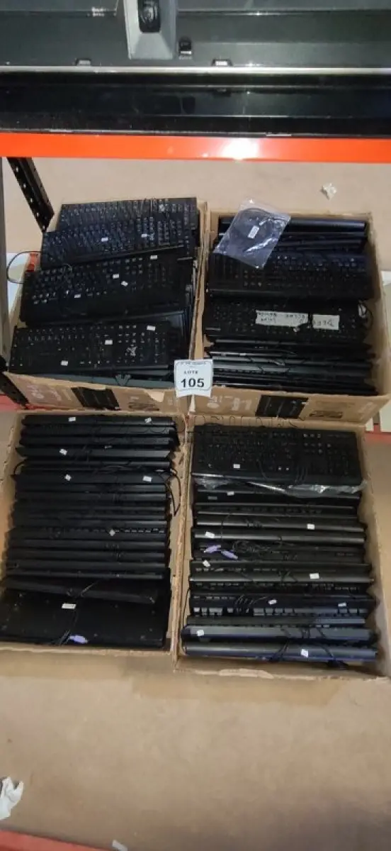 LOTE 105 - 01 LOTE COM GRANDE QUANTIDADE DE TECLADOS DE PC DE MARCAS E MODELOS DIVERSOS. (NO ESTADO) ATENÇÃO! FAZER A VISITAÇÃO ANTES DE ARREMATAR, NÃO SABEMOS SE FUNCIONA, LEILÃO NÃO TEM GARANTIA E NEM DEVOLUÇÃO, SUJEITO A POSSÍVEIS AVARIAS VISÍVEIS/OCULTAS E/OU AUSÊNCIA DE COMPONENTES.