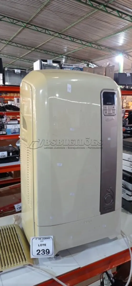 LOTE 239 - 01 AR-CONDICIONADO PORTATIL 12.500BTU/H 220V MARCA PINGUINO. (NO ESTADO) ATENÇÃO! FAZER A VISITAÇÃO ANTES DE ARREMATAR, NÃO SABEMOS SE FUNCIONA, LEILÃO NÃO TEM GARANTIA E NEM DEVOLUÇÃO, SUJEITO A POSSÍVEIS AVARIAS VISÍVEIS/OCULTAS E/OU AUSÊNCIA DE COMPONENTES.