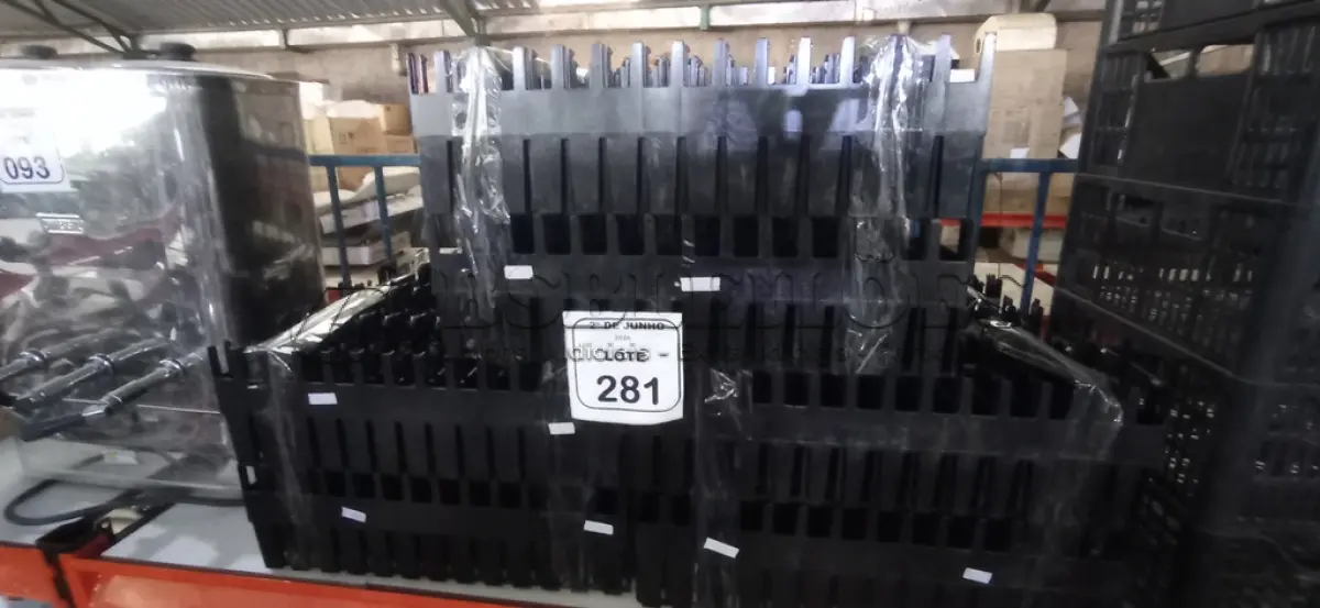 LOTE 281 - 01 LOTE COM GRANDE QUANTIDADE DE SUPORTES PARA HD RESISTENTES. (NO ESTADO) ATENÇÃO! FAZER A VISITAÇÃO ANTES DE ARREMATAR, NÃO SABEMOS SE FUNCIONA, LEILÃO NÃO TEM GARANTIA E NEM DEVOLUÇÃO, SUJEITO A POSSÍVEIS AVARIAS VISÍVEIS/OCULTAS E/OU AUSÊNCIA DE COMPONENTES.