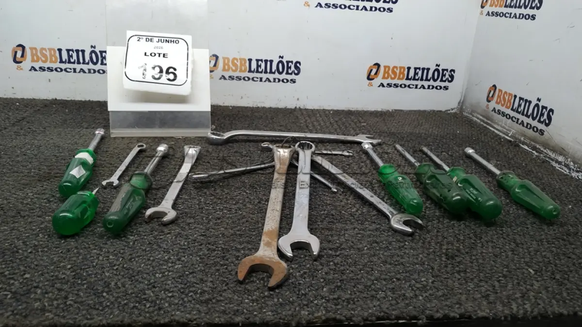 LOTE 196 - 01 LOTE COM VÁRIAS CHAVES TAMANHOS E MEDIDAS DIVERSAS MARCA BELZER. (NO ESTADO) ATENÇÃO! FAZER A VISITAÇÃO ANTES DE ARREMATAR, NÃO SABEMOS SE FUNCIONA, LEILÃO NÃO TEM GARANTIA E NEM DEVOLUÇÃO, SUJEITO A POSSÍVEIS AVARIAS VISÍVEIS/OCULTAS E/OU AUSÊNCIA DE COMPONENTES.