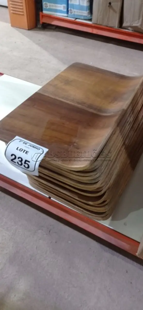 LOTE 235 - 20 PLACAS DE MADEIRA. (NO ESTADO) ATENÇÃO! FAZER A VISITAÇÃO ANTES DE ARREMATAR, NÃO SABEMOS SE FUNCIONA, LEILÃO NÃO TEM GARANTIA E NEM DEVOLUÇÃO, SUJEITO A POSSÍVEIS AVARIAS VISÍVEIS/OCULTAS E/OU AUSÊNCIA DE COMPONENTES.