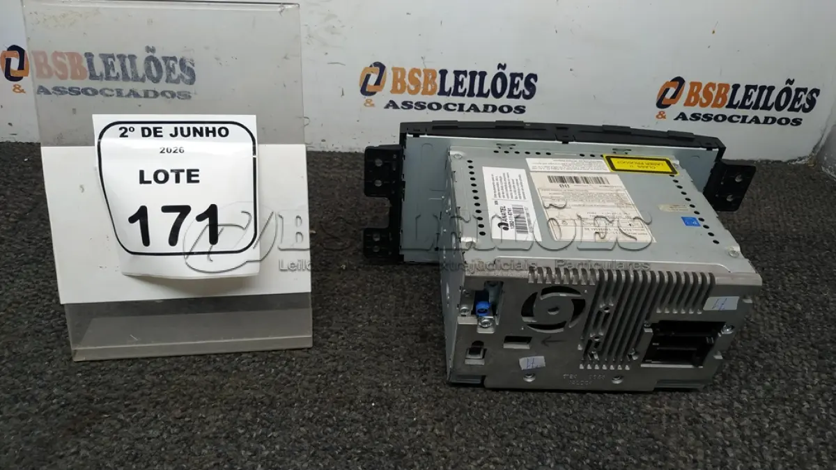 LOTE 171 - 01 APARELHO DE SOM MULTIMIDIA AUTOMOTIVO. (NO ESTADO) ATENÇÃO! FAZER A VISITAÇÃO ANTES DE ARREMATAR, NÃO SABEMOS SE FUNCIONA, LEILÃO NÃO TEM GARANTIA E NEM DEVOLUÇÃO, SUJEITO A POSSÍVEIS AVARIAS VISÍVEIS/OCULTAS E/OU AUSÊNCIA DE COMPONENTES.