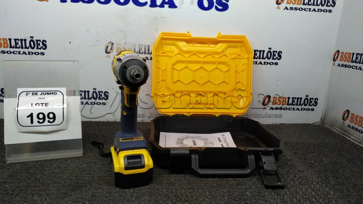 LOTE 199 - 01 CHAVE DE IMPACTO A BATERIA 48V MARCA DAOYEE COM MALETA. (NO ESTADO) ATENÇÃO! FAZER A VISITAÇÃO ANTES DE ARREMATAR, NÃO SABEMOS SE FUNCIONA, LEILÃO NÃO TEM GARANTIA E NEM DEVOLUÇÃO, SUJEITO A POSSÍVEIS AVARIAS VISÍVEIS/OCULTAS E/OU AUSÊNCIA DE COMPONENTES.