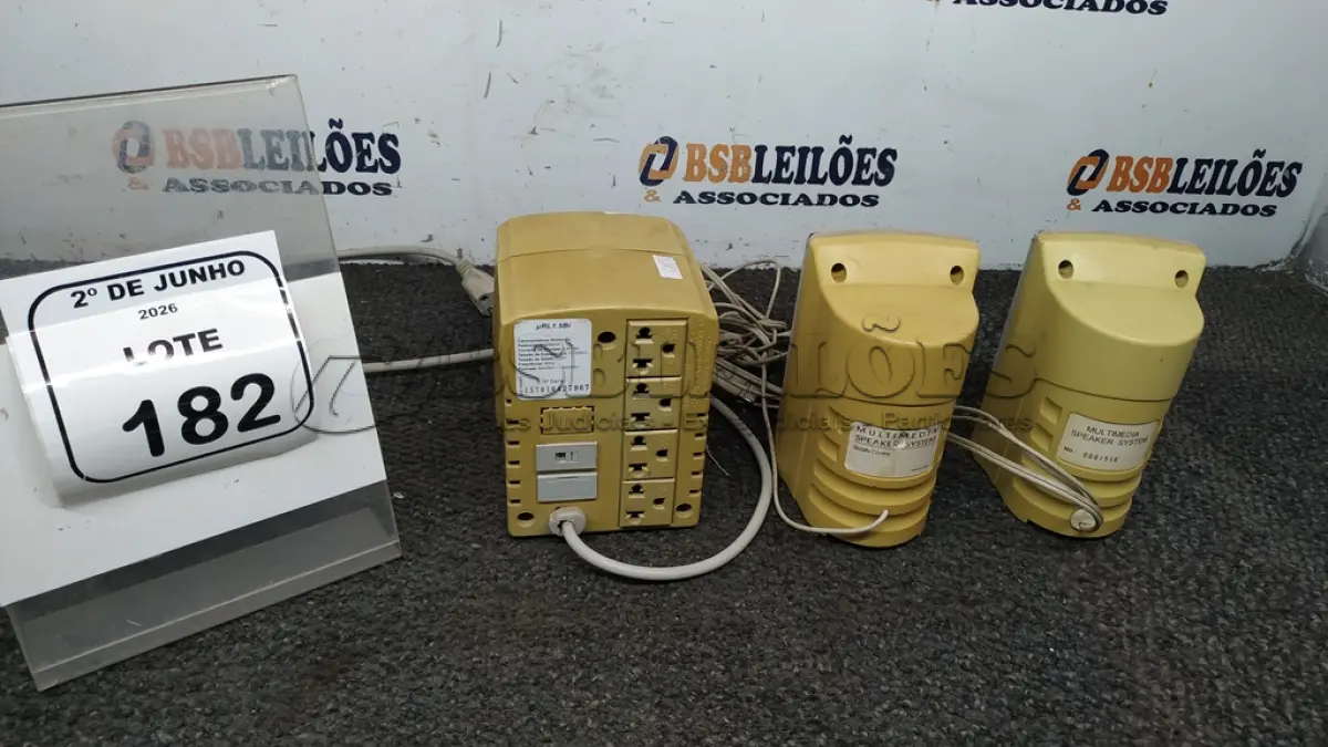 LOTE 182 - 01 ESTABILIZADOR DE 300VA MARCA SMS E 02 CAIXAS DE SOM MULTIMIDIA MODELO SPEAK SYSTEM. (NO ESTADO) ATENÇÃO! FAZER A VISITAÇÃO ANTES DE ARREMATAR, NÃO SABEMOS SE FUNCIONA, LEILÃO NÃO TEM GARANTIA E NEM DEVOLUÇÃO, SUJEITO A POSSÍVEIS AVARIAS VISÍVEIS/OCULTAS E/OU AUSÊNCIA DE COMPONENTES.