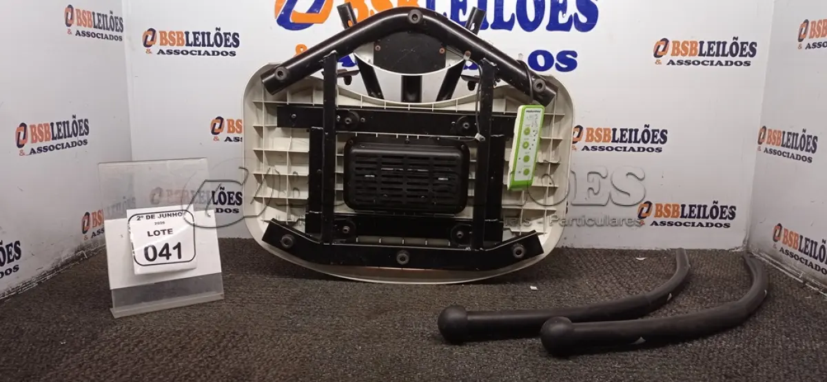 LOTE 041 - 01 PLATAFORMA VIBRATÓRIA MARCA PRO-FORM. (NO ESTADO) ATENÇÃO! FAZER A VISITAÇÃO ANTES DE ARREMATAR, NÃO SABEMOS SE FUNCIONA, LEILÃO NÃO TEM GARANTIA E NEM DEVOLUÇÃO, SUJEITO A POSSÍVEIS AVARIAS VISÍVEIS/OCULTAS E/OU AUSÊNCIA DE COMPONENTES.