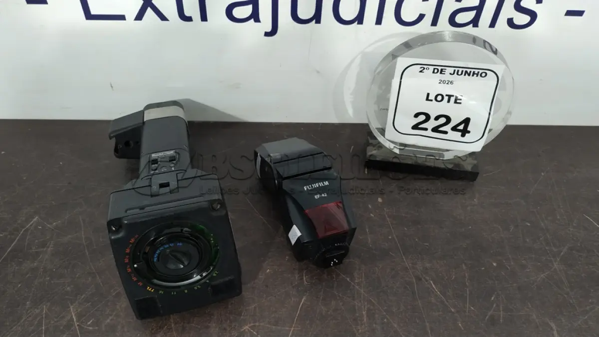 LOTE 224 - 01 FLASH PARA FILMADORA MODELO 45CL-4 DIGITAL MARCA MRTZ E 01 FLASH PARA FILMADORA MODELO EF-42 MARCA FULJFILM. (NO ESTADO) ATENÇÃO! FAZER A VISITAÇÃO ANTES DE ARREMATAR, NÃO SABEMOS SE FUNCIONA, LEILÃO NÃO TEM GARANTIA E NEM DEVOLUÇÃO, SUJEITO A POSSÍVEIS AVARIAS VISÍVEIS/OCULTAS E/OU AUSÊNCIA DE COMPONENTES.