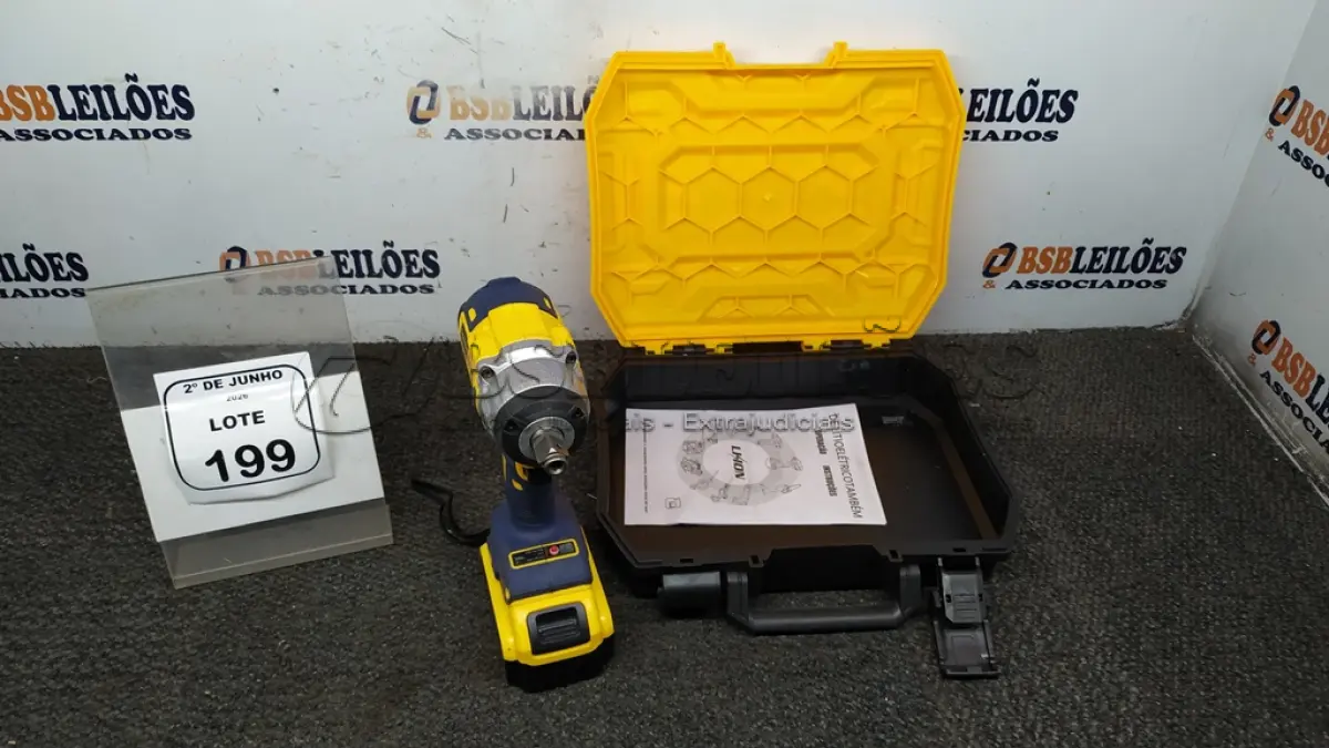 LOTE 199 - 01 CHAVE DE IMPACTO A BATERIA 48V MARCA DAOYEE COM MALETA. (NO ESTADO) ATENÇÃO! FAZER A VISITAÇÃO ANTES DE ARREMATAR, NÃO SABEMOS SE FUNCIONA, LEILÃO NÃO TEM GARANTIA E NEM DEVOLUÇÃO, SUJEITO A POSSÍVEIS AVARIAS VISÍVEIS/OCULTAS E/OU AUSÊNCIA DE COMPONENTES.