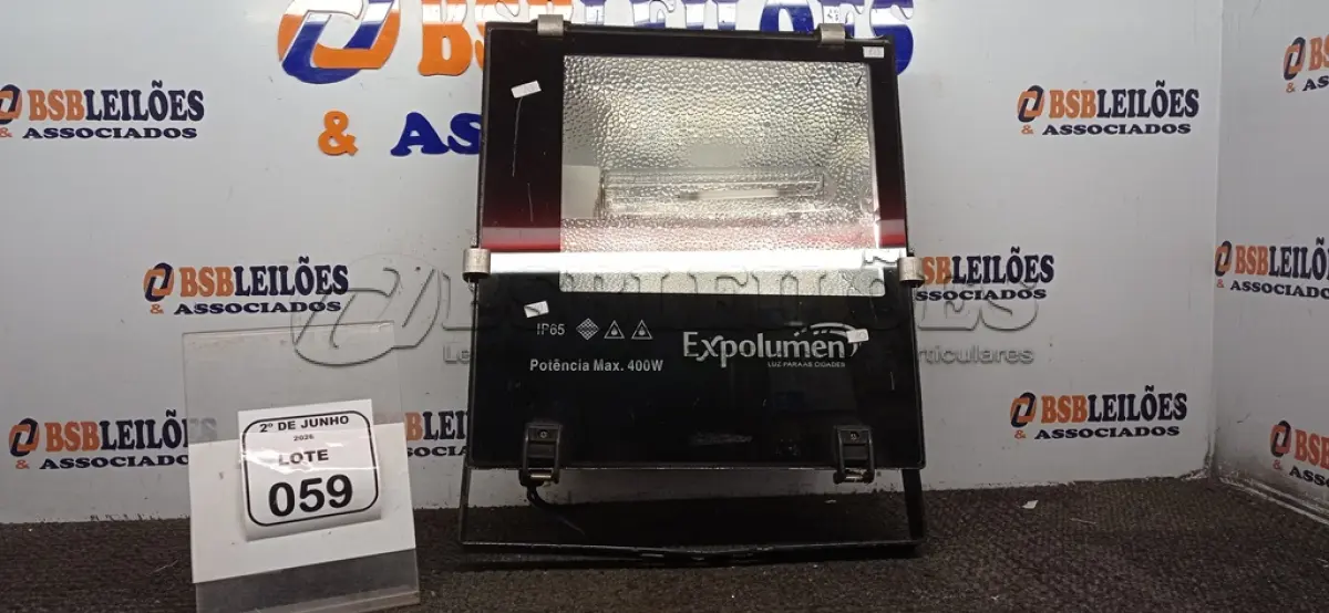 LOTE 059 - 01 REFLETOR 400W MARCA EXPOLUMEN. (NO ESTADO) ATENÇÃO! FAZER A VISITAÇÃO ANTES DE ARREMATAR, NÃO SABEMOS SE FUNCIONA, LEILÃO NÃO TEM GARANTIA E NEM DEVOLUÇÃO, SUJEITO A POSSÍVEIS AVARIAS VISÍVEIS/OCULTAS E/OU AUSÊNCIA DE COMPONENTES.