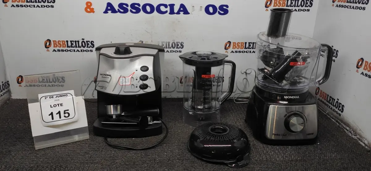 LOTE 115 - 01 MÁQUINA DE CAFÉ EXPRESSO 220V MARCA MONDIAL E 01 LIQUIDIFICADOR MODELO TURBO MASTER 220V MARCA MONDIAL. (NO ESTADO) ATENÇÃO! FAZER A VISITAÇÃO ANTES DE ARREMATAR, NÃO SABEMOS SE FUNCIONA, LEILÃO NÃO TEM GARANTIA E NEM DEVOLUÇÃO, SUJEITO A POSSÍVEIS AVARIAS VISÍVEIS/OCULTAS E/OU AUSÊNCIA DE COMPONENTES.