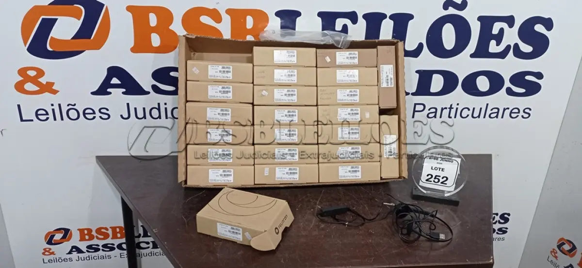LOTE 252 - 01 LOTE COM GRANDE QUANTIDADE DE HEADSET MARCA FELITRON. (NO ESTADO) ATENÇÃO! FAZER A VISITAÇÃO ANTES DE ARREMATAR, NÃO SABEMOS SE FUNCIONA, LEILÃO NÃO TEM GARANTIA E NEM DEVOLUÇÃO, SUJEITO A POSSÍVEIS AVARIAS VISÍVEIS/OCULTAS E/OU AUSÊNCIA DE COMPONENTES.