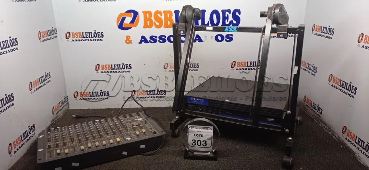 LOTE 303 - 01 MESA DE SOM MODELO AMW 12 ES MARCA CICLOTRON E 01 AMPLIFICADOR MODELO ZX 400 MARCA UNIC. (NO ESTADO) ATENÇÃO! FAZER A VISITAÇÃO ANTES DE ARREMATAR, NÃO SABEMOS SE FUNCIONA, LEILÃO NÃO TEM GARANTIA E NEM DEVOLUÇÃO, SUJEITO A POSSÍVEIS AVARIAS VISÍVEIS/OCULTAS E/OU AUSÊNCIA DE COMPONENTES.