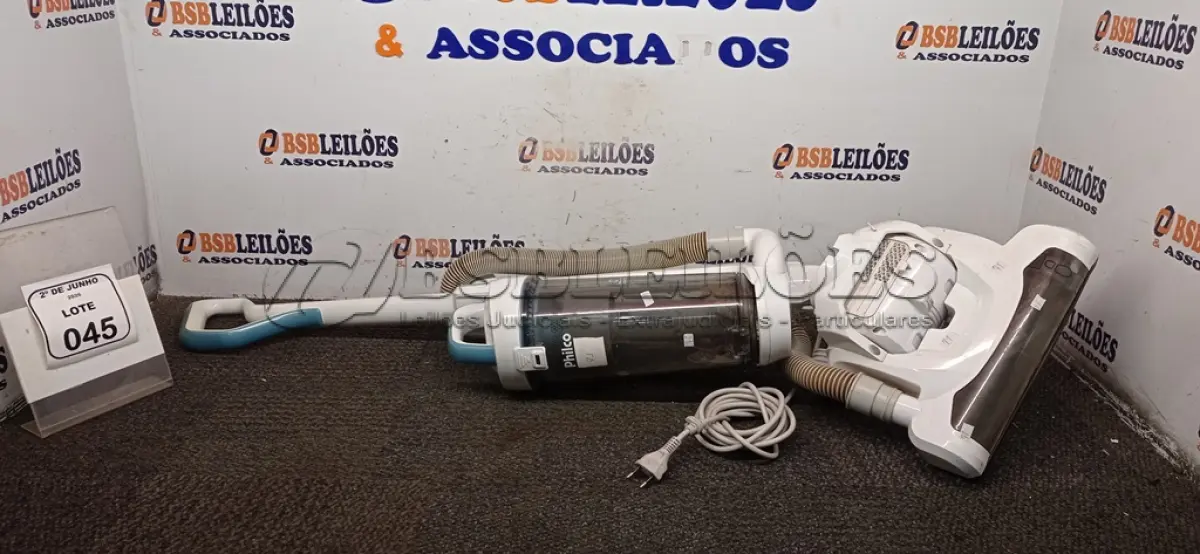 LOTE 045 - 01 ASPIRADOR DE PÓ 220V MARCA PHILCO. (NO ESTADO) ATENÇÃO! FAZER A VISITAÇÃO ANTES DE ARREMATAR, NÃO SABEMOS SE FUNCIONA, LEILÃO NÃO TEM GARANTIA E NEM DEVOLUÇÃO, SUJEITO A POSSÍVEIS AVARIAS VISÍVEIS/OCULTAS E/OU AUSÊNCIA DE COMPONENTES.