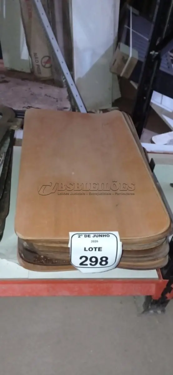 LOTE 298 - 20 PLACAS DE MADEIRA. (NO ESTADO) ATENÇÃO! FAZER A VISITAÇÃO ANTES DE ARREMATAR, NÃO SABEMOS SE FUNCIONA, LEILÃO NÃO TEM GARANTIA E NEM DEVOLUÇÃO, SUJEITO A POSSÍVEIS AVARIAS VISÍVEIS/OCULTAS E/OU AUSÊNCIA DE COMPONENTES.