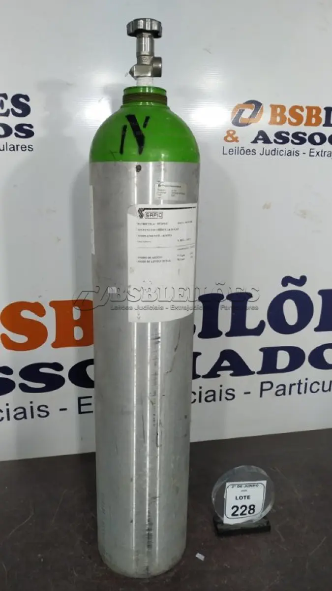LOTE 228 - 01 CILINDRO PARA OXIGÊNIO 13.7MM 24,2KG 20L VASILHAME DE ALUMÍNIO.(NO ESTADO) ATENÇÃO! FAZER A VISITAÇÃO ANTES DE ARREMATAR, NÃO SABEMOS SE FUNCIONA, LEILÃO NÃO TEM GARANTIA E NEM DEVOLUÇÃO, SUJEITO A POSSÍVEIS AVARIAS VISÍVEIS/OCULTAS E/OU AUSÊNCIA DE COMPONENTES.