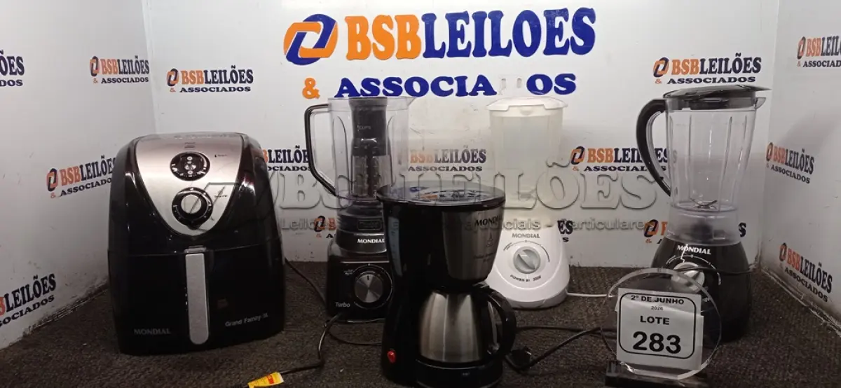 LOTE 283 - 01 AIR FRYER 5L 220V MARCA MONDIAL, 01 CAFETEIRA 220V MARCA MONDIAL E 03 LIQUIDIFICADORES DE MODELOS DIVERSOS MARCA MONDIAL. (NO ESTADO) ATENÇÃO! FAZER A VISITAÇÃO ANTES DE ARREMATAR, NÃO SABEMOS SE FUNCIONA, LEILÃO NÃO TEM GARANTIA E NEM DEVOLUÇÃO, SUJEITO A POSSÍVEIS AVARIAS VISÍVEIS/OCULTAS E/OU AUSÊNCIA DE COMPONENTES.