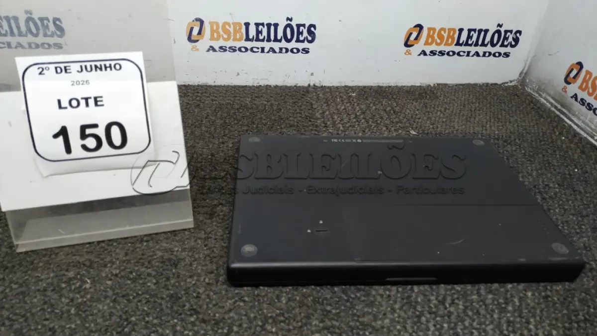 LOTE 150 - 01 MACBOOK APPLE SEM FONTE. (NO ESTADO) ATENÇÃO! FAZER A VISITAÇÃO ANTES DE ARREMATAR, NÃO SABEMOS SE FUNCIONA, LEILÃO NÃO TEM GARANTIA E NEM DEVOLUÇÃO, SUJEITO A POSSÍVEIS AVARIAS VISÍVEIS/OCULTAS E/OU AUSÊNCIA DE COMPONENTES.