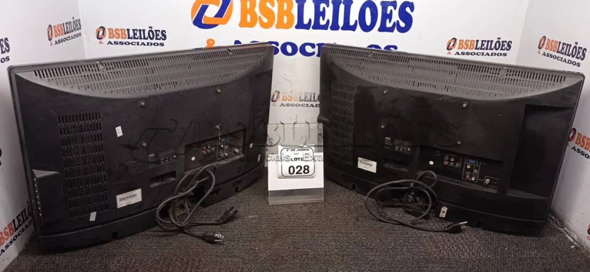 LOTE 028 - 02 TVS 26’’ MARCA AOC. (NO ESTADO) ATENÇÃO! FAZER A VISITAÇÃO ANTES DE ARREMATAR, NÃO SABEMOS SE FUNCIONA, LEILÃO NÃO TEM GARANTIA E NEM DEVOLUÇÃO, SUJEITO A POSSÍVEIS AVARIAS VISÍVEIS/OCULTAS E/OU AUSÊNCIA DE COMPONENTES.