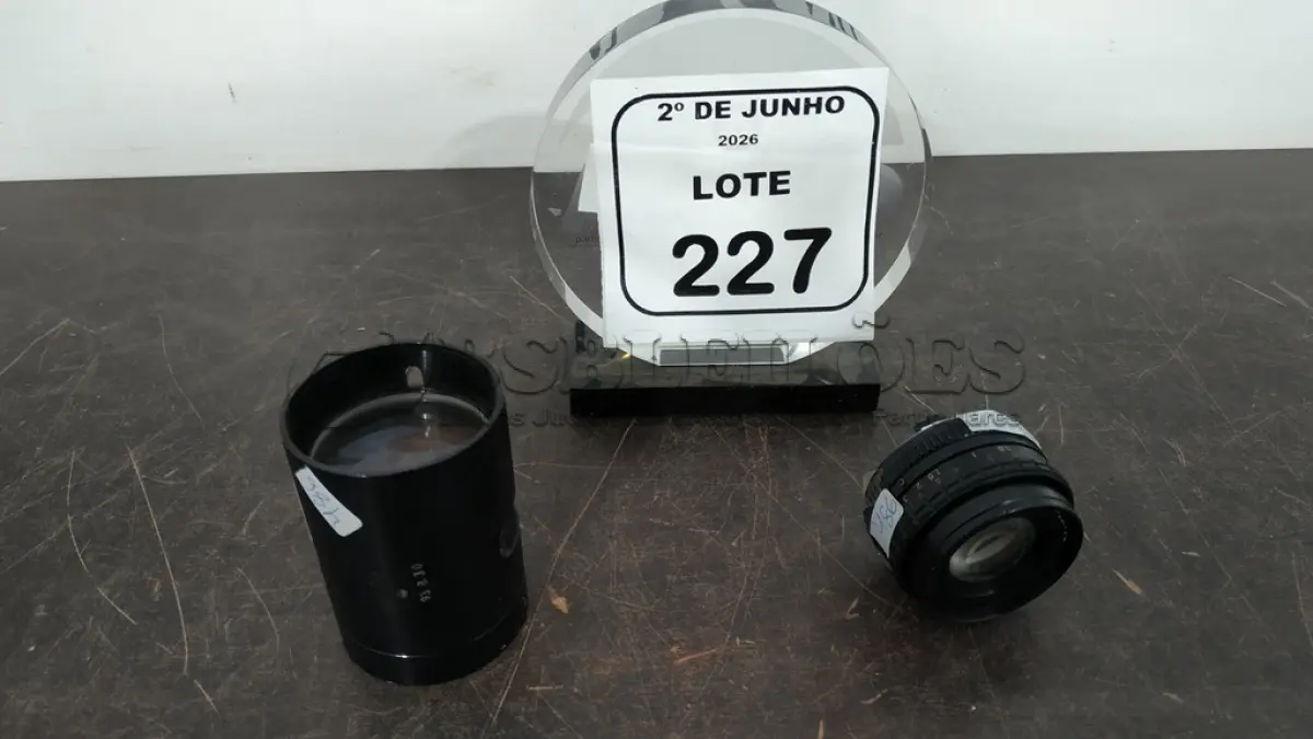 LOTE 227 - 01 LENTE ROSCA PARA CÂMERAS E 01 LENTE DE TELESCÓPIO. (NO ESTADO) ATENÇÃO! FAZER A VISITAÇÃO ANTES DE ARREMATAR, NÃO SABEMOS SE FUNCIONA, LEILÃO NÃO TEM GARANTIA E NEM DEVOLUÇÃO, SUJEITO A POSSÍVEIS AVARIAS VISÍVEIS/OCULTAS E/OU AUSÊNCIA DE COMPONENTES.