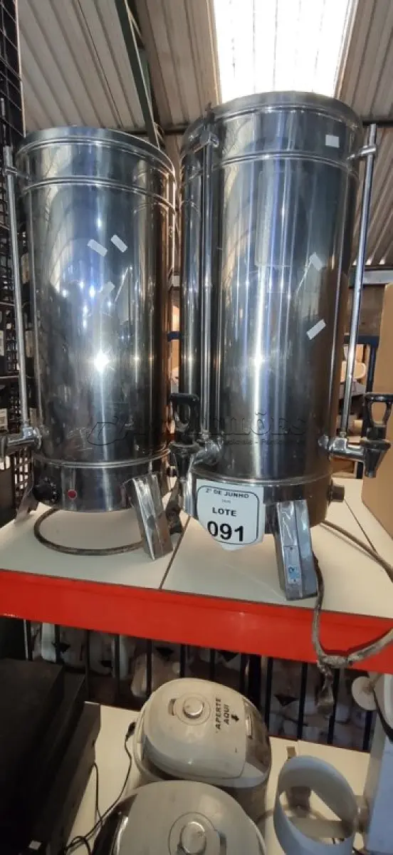 LOTE 091 - 02 CAFETERIAS INDUSTRIAIS EM INOX. (NO ESTADO) ATENÇÃO! FAZER A VISITAÇÃO ANTES DE ARREMATAR, NÃO SABEMOS SE FUNCIONA, LEILÃO NÃO TEM GARANTIA E NEM DEVOLUÇÃO, SUJEITO A POSSÍVEIS AVARIAS VISÍVEIS/OCULTAS E/OU AUSÊNCIA DE COMPONENTES.