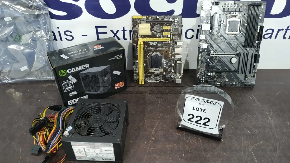 LOTE 222 - 01 FONTE DE ALIMENTAÇÃO ATX E 02 PLACAS MÃE PARA PC. (NO ESTADO) ATENÇÃO! FAZER A VISITAÇÃO ANTES DE ARREMATAR, NÃO SABEMOS SE FUNCIONA, LEILÃO NÃO TEM GARANTIA E NEM DEVOLUÇÃO, SUJEITO A POSSÍVEIS AVARIAS VISÍVEIS/OCULTAS E/OU AUSÊNCIA DE COMPONENTES.