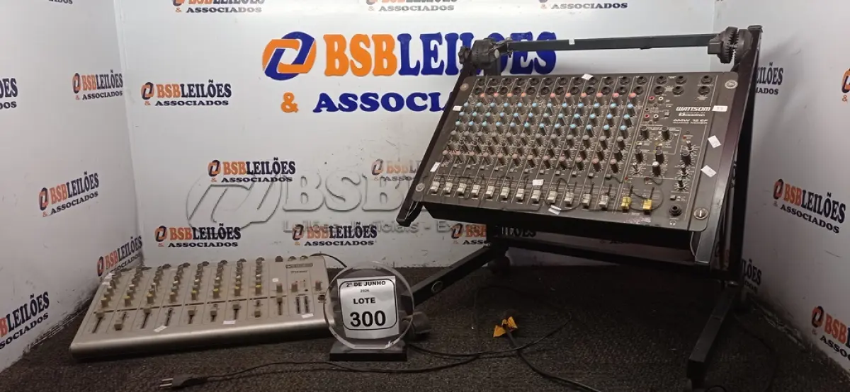 LOTE 300 - 01 MESA DE SOM MODELO AMW 12 EF MARCA CICLOTRON E 01 MESA DE SOM MODELO WS 08-02 MARCA STANER. (NO ESTADO) ATENÇÃO! FAZER A VISITAÇÃO ANTES DE ARREMATAR, NÃO SABEMOS SE FUNCIONA, LEILÃO NÃO TEM GARANTIA E NEM DEVOLUÇÃO, SUJEITO A POSSÍVEIS AVARIAS VISÍVEIS/OCULTAS E/OU AUSÊNCIA DE COMPONENTES.