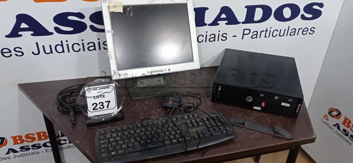 LOTE 237 - 01 CPU INFORWAY 4GB HD 500, 01 MOUSE, 01 TECLADO, 01BASE DE CPU, 01 CABO DE FORÇA E 01 MONITOR MARCA LG. (NO ESTADO) ATENÇÃO! FAZER A VISITAÇÃO ANTES DE ARREMATAR, NÃO SABEMOS SE FUNCIONA. LEILÃO NÃO TEM GARANTIA E NEM DEVOLUÇÃO, SUJEITO A POSSÍVEIS AVARIAS VISÍVEIS/OCULTAS E/OU AUSÊNCIA DE COMPONENTES.