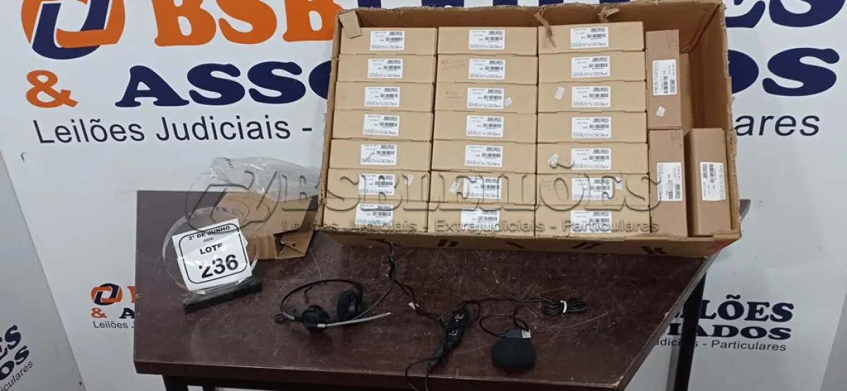 LOTE 236 - 01 LOTE COM GRANDE QUANTIDADE DE HEADSET MARCA FELITRON. (NO ESTADO) ATENÇÃO! FAZER A VISITAÇÃO ANTES DE ARREMATAR, NÃO SABEMOS SE FUNCIONA, LEILÃO NÃO TEM GARANTIA E NEM DEVOLUÇÃO, SUJEITO A POSSÍVEIS AVARIAS VISÍVEIS/OCULTAS E/OU AUSÊNCIA DE COMPONENTES.