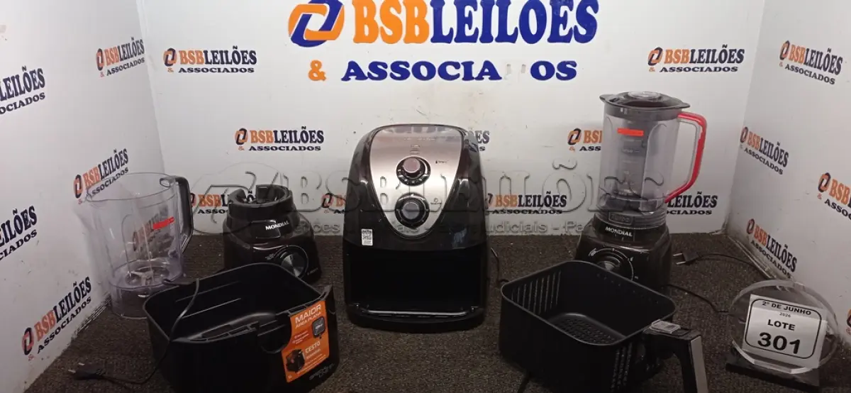 LOTE 301 - 01 AIR FRYER 5L 220V MARCA MONDIAL E 02 LIQUIDIFICADORES DE MODELOS DIVERSOS MARCA MONDIAL. (NO ESTADO) ATENÇÃO! FAZER A VISITAÇÃO ANTES DE ARREMATAR, NÃO SABEMOS SE FUNCIONA, LEILÃO NÃO TEM GARANTIA E NEM DEVOLUÇÃO, SUJEITO A POSSÍVEIS AVARIAS VISÍVEIS/OCULTAS E/OU AUSÊNCIA DE COMPONENTES.
