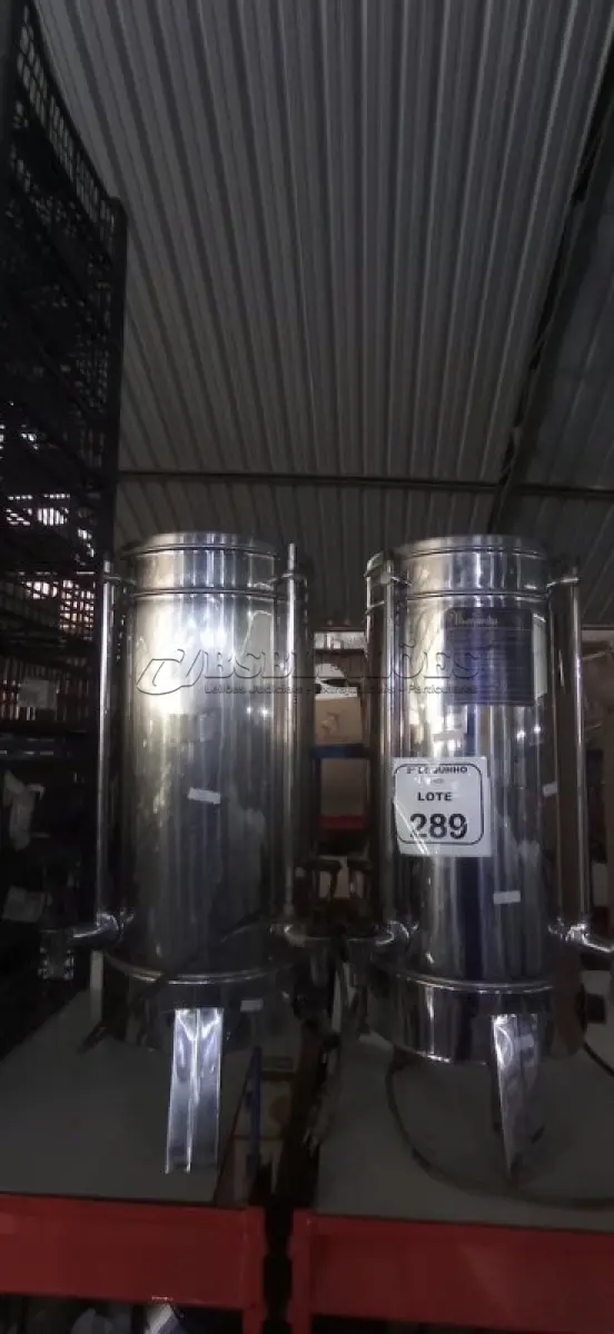 LOTE 289 - 02 CAFETERIAS INDUSTRIAIS EM INOX. (NO ESTADO) ATENÇÃO! FAZER A VISITAÇÃO ANTES DE ARREMATAR, NÃO SABEMOS SE FUNCIONA, LEILÃO NÃO TEM GARANTIA E NEM DEVOLUÇÃO, SUJEITO A POSSÍVEIS AVARIAS VISÍVEIS/OCULTAS E/OU AUSÊNCIA DE COMPONENTES.