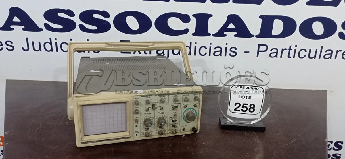 LOTE 258 - 01 OSCILOSCÓPIO ANALÓGICO. (NO ESTADO) ATENÇÃO! FAZER A VISITAÇÃO ANTES DE ARREMATAR, NÃO SABEMOS SE FUNCIONA, LEILÃO NÃO TEM GARANTIA E NEM DEVOLUÇÃO, SUJEITO A POSSÍVEIS AVARIAS VISÍVEIS/OCULTAS E/OU AUSÊNCIA DE COMPONENTES.