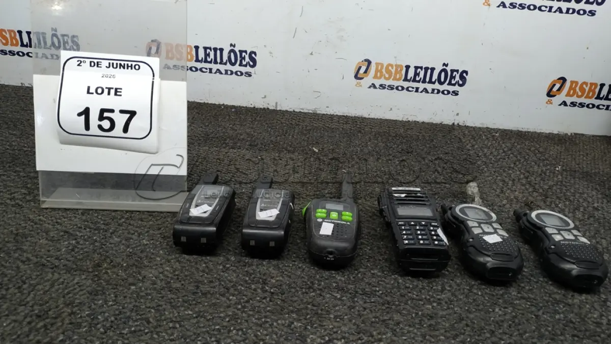 LOTE 157 - 06 RÁDIOS COMUNICADORES DE MARCAS E MODELOS DIVERSOS. (NO ESTADO) ATENÇÃO! FAZER A VISITAÇÃO ANTES DE ARREMATAR, NÃO SABEMOS SE FUNCIONA, LEILÃO NÃO TEM GARANTIA E NEM DEVOLUÇÃO, SUJEITO A POSSÍVEIS AVARIAS VISÍVEIS/OCULTAS E/OU AUSÊNCIA DE COMPONENTES.
