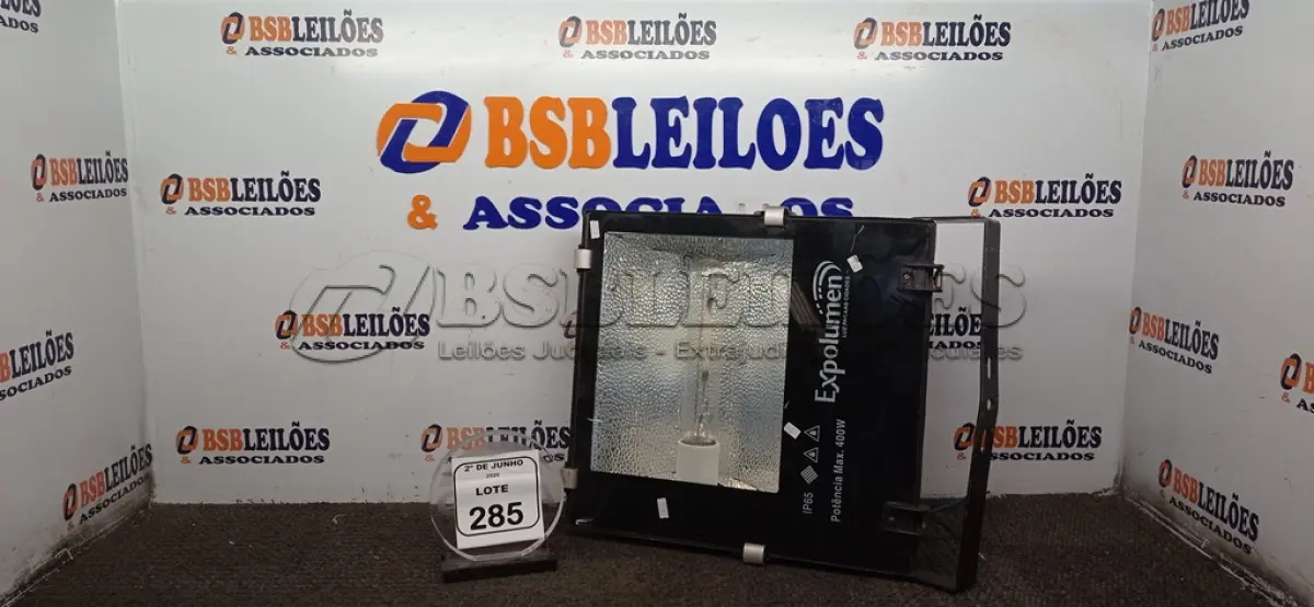 LOTE 285 - 01 REFLETOR 400W MARCA EXPOLUMEN. (NO ESTADO) ATENÇÃO! FAZER A VISITAÇÃO ANTES DE ARREMATAR, NÃO SABEMOS SE FUNCIONA, LEILÃO NÃO TEM GARANTIA E NEM DEVOLUÇÃO, SUJEITO A POSSÍVEIS AVARIAS VISÍVEIS/OCULTAS E/OU AUSÊNCIA DE COMPONENTES.