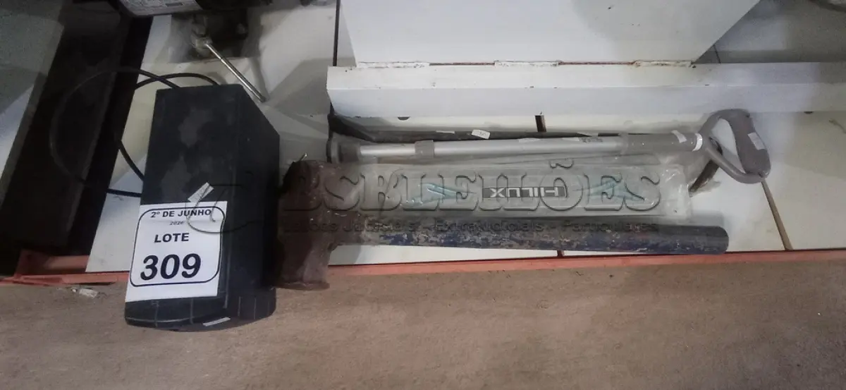 LOTE 309 - 01 NOBREAK 600VA, 01 MARRETA DE FERRO, 01 PÉ DE CABRA, 01 BENGALA REGULÁVEL E 01 JOGO DE SOLEIRA DE CARRO HILUX. (NO ESTADO) ATENÇÃO! FAZER A VISITAÇÃO ANTES DE ARREMATAR, NÃO SABEMOS SE FUNCIONA, LEILÃO NÃO TEM GARANTIA E NEM DEVOLUÇÃO, SUJEITO A POSSÍVEIS AVARIAS VISÍVEIS/OCULTAS E/OU AUSÊNCIA DE COMPONENTES.