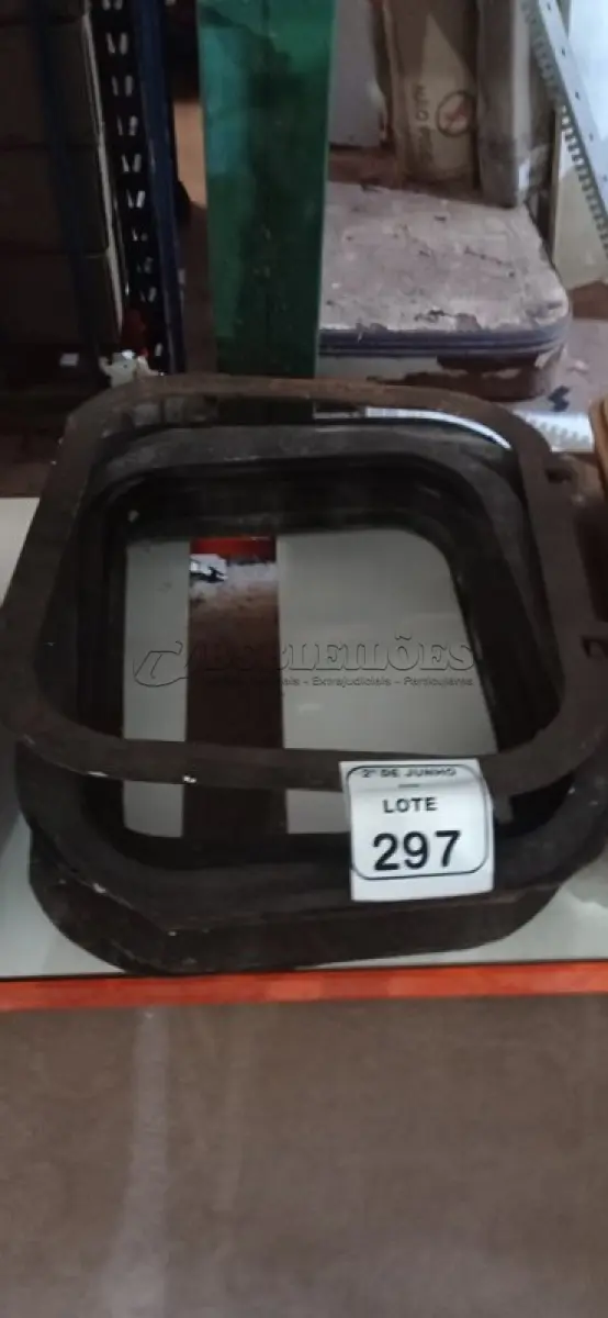 LOTE 297 - 06 AROS DE TAMPA DE BUEIRO. (NO ESTADO) ATENÇÃO! FAZER A VISITAÇÃO ANTES DE ARREMATAR, NÃO SABEMOS SE FUNCIONA, LEILÃO NÃO TEM GARANTIA E NEM DEVOLUÇÃO, SUJEITO A POSSÍVEIS AVARIAS VISÍVEIS/OCULTAS E/OU AUSÊNCIA DE COMPONENTES.