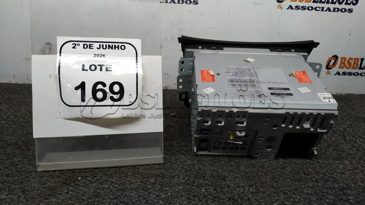 LOTE 169 - 01 APARELHO DE SOM MULTIMIDIA AUTOMOTIVO. (NO ESTADO) ATENÇÃO! FAZER A VISITAÇÃO ANTES DE ARREMATAR, NÃO SABEMOS SE FUNCIONA, LEILÃO NÃO TEM GARANTIA E NEM DEVOLUÇÃO, SUJEITO A POSSÍVEIS AVARIAS VISÍVEIS/OCULTAS E/OU AUSÊNCIA DE COMPONENTES.