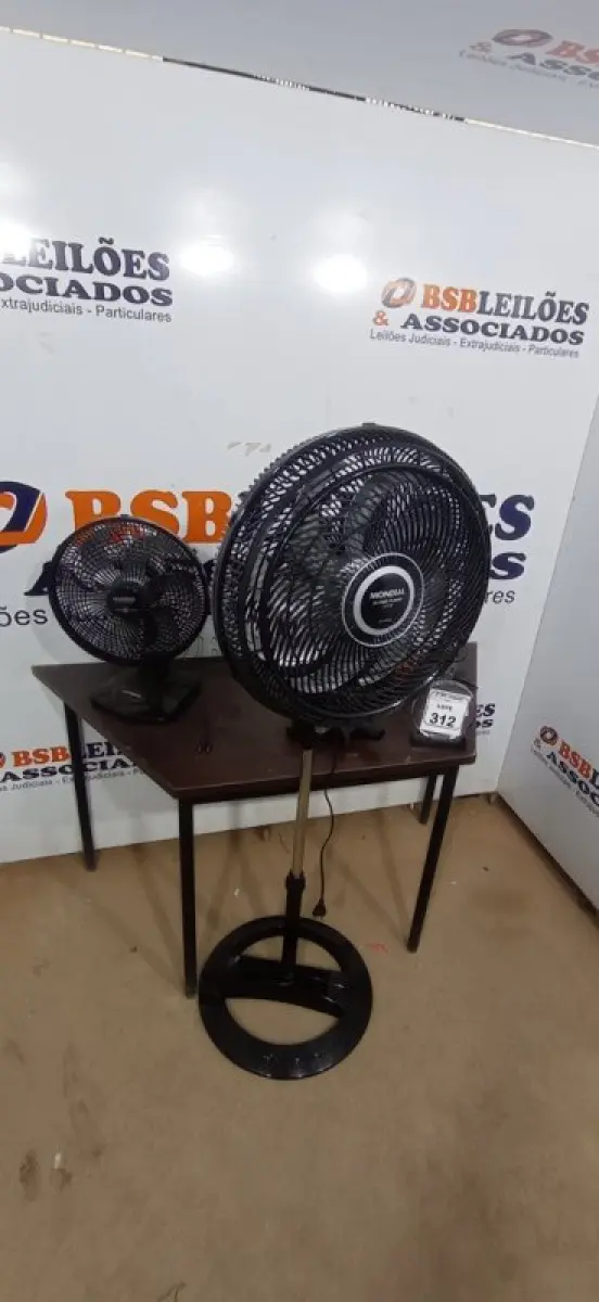 LOTE 312 - 02 VENTILADORES 220V MAR MONDIAL E 01 ASPIRADO DE PÓ MARCA MONDIAL. (NO ESTADO) ATENÇÃO! FAZER A VISITAÇÃO ANTES DE ARREMATAR, NÃO SABEMOS SE FUNCIONA, LEILÃO NÃO TEM GARANTIA E NEM DEVOLUÇÃO, SUJEITO A POSSÍVEIS AVARIAS VISÍVEIS/OCULTAS E/OU AUSÊNCIA DE COMPONENTES.